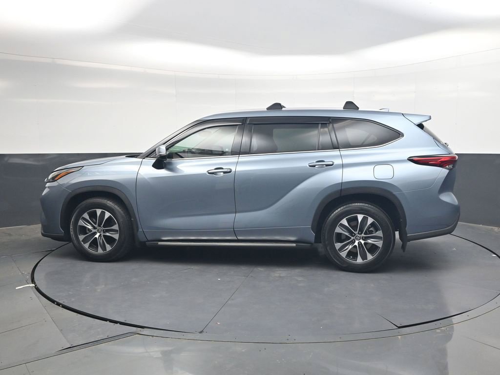 Used 2022 Toyota Highlander XLE FWD image 7