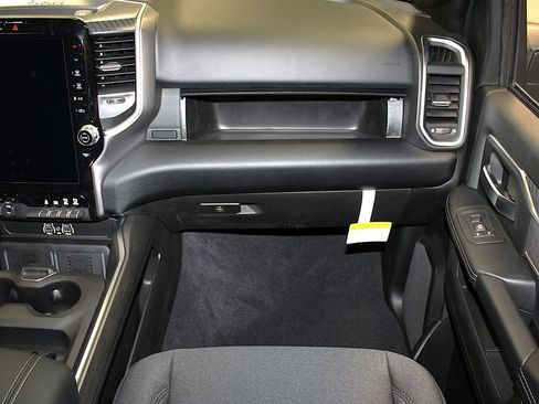 New 2026 RAM 2500 Big Horn AWD/4WD image 34