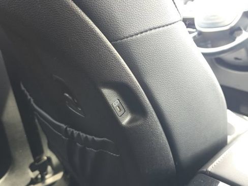 Used 2025 Kia Telluride EX w/ EX Captain's Chair Package FWD image 18
