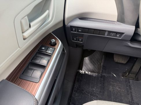 Certified 2023 Toyota Sienna LE FWD image 23