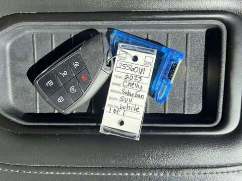 Used 2023 Chevrolet Suburban Z71 image 28