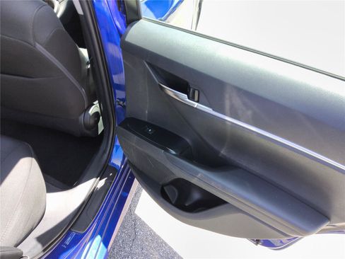 Used 2018 Toyota Camry LE FWD image 22