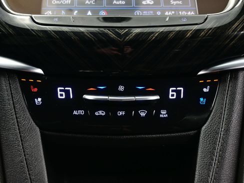 Used 2023 Cadillac XT6 Premium Luxury FWD image 21