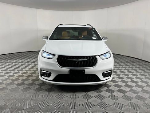 Used 2022 Chrysler Pacifica Pinnacle image 11
