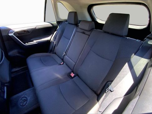 Used 2022 Toyota RAV4 LE FWD image 20