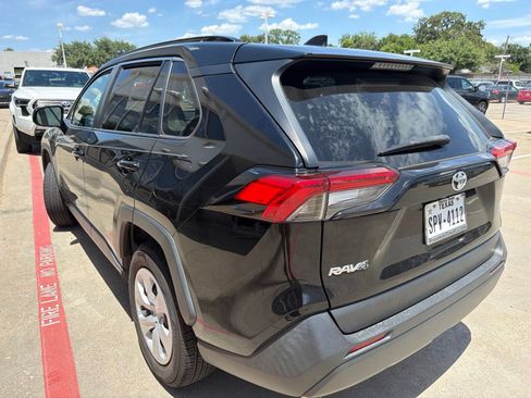 Used 2019 Toyota RAV4 LE FWD image 6