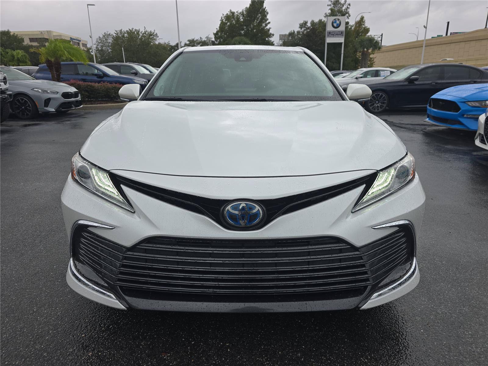 Used 2022 Toyota Camry XLE w/ Navigation Upgrade Package FWD image 7