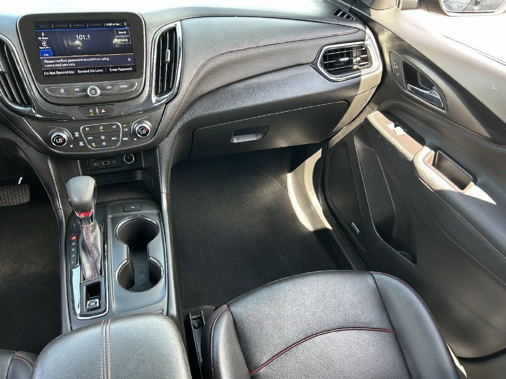 Used 2022 Chevrolet Equinox RS w/ RS Leather Package FWD image 16