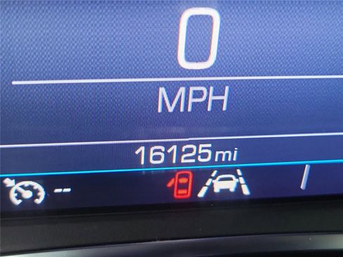 Used 2024 GMC Terrain SLE image 25