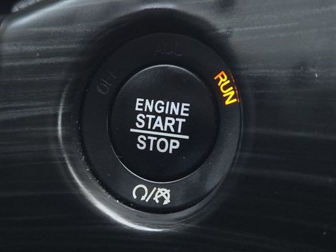 Used 2021 Jeep Grand Cherokee Laredo image 23