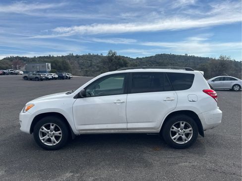 Used 2011 Toyota RAV4 4WD w/ Upgrade Value Pkg image 8