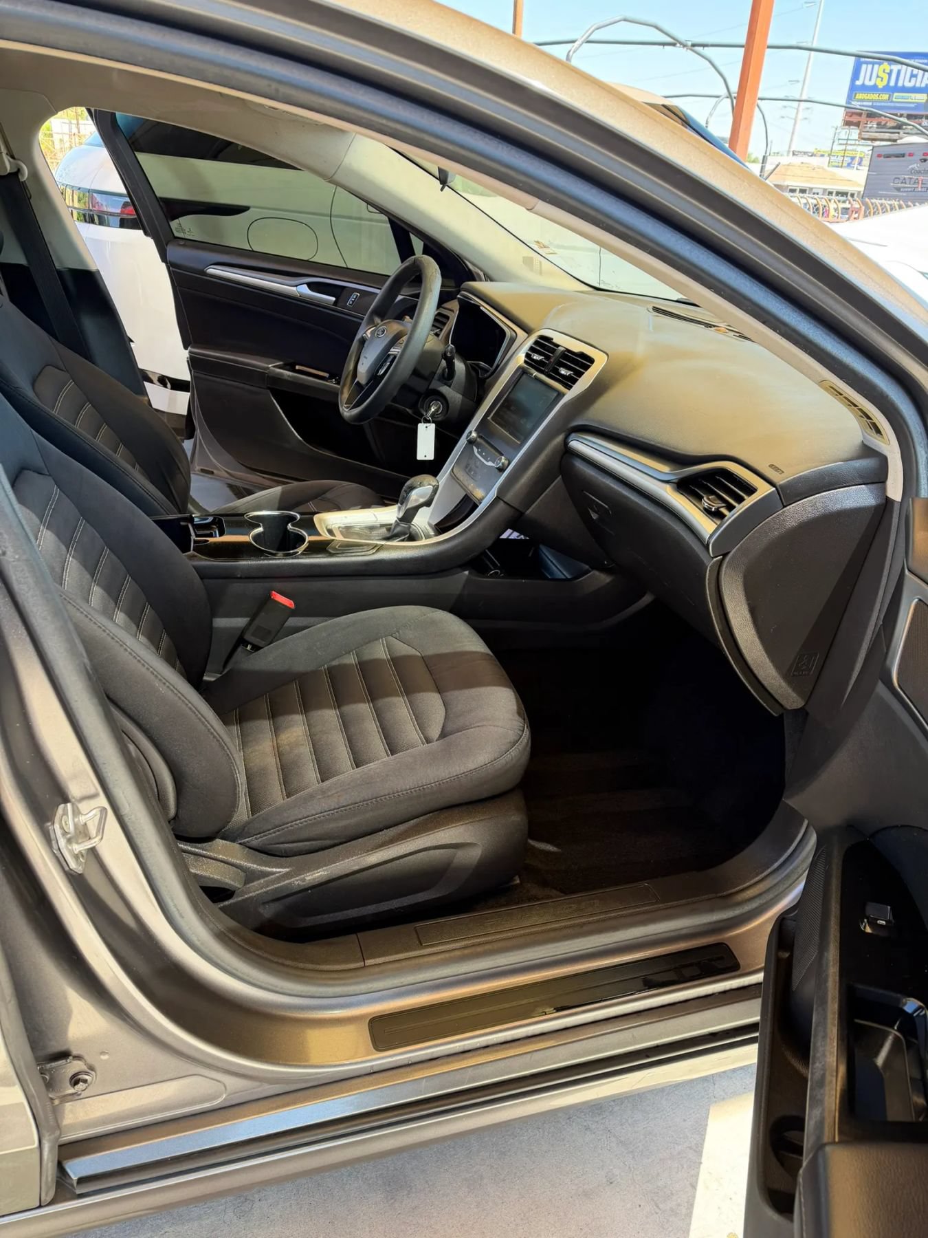 Used 2014 Ford Fusion SE FWD image 12