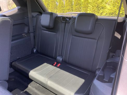 Used 2023 Volkswagen Tiguan SE R-Line image 11