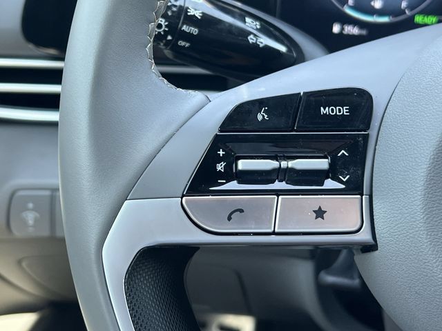 Certified 2025 Hyundai Elantra SEL FWD image 35