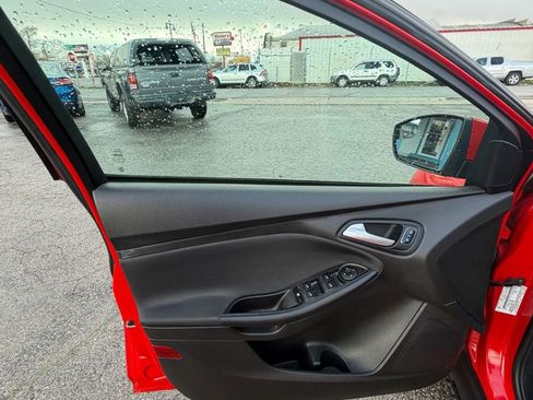 Used 2015 Ford Focus SE image 25