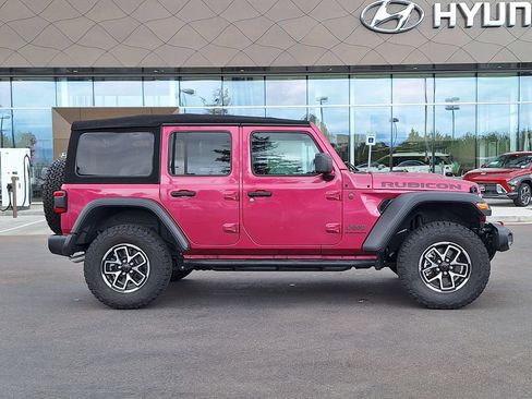 Used 2024 Jeep Wrangler Unlimited Rubicon w/ Convenience Group AWD/4WD image 2