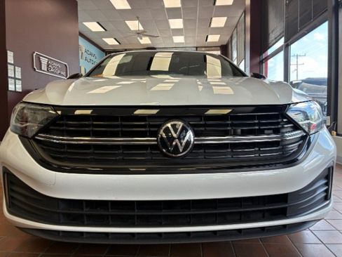 Used 2024 Volkswagen Jetta Sport FWD image 4