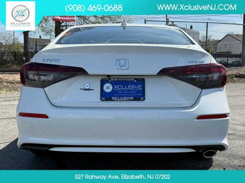 Used 2025 Honda Civic Sport image 3