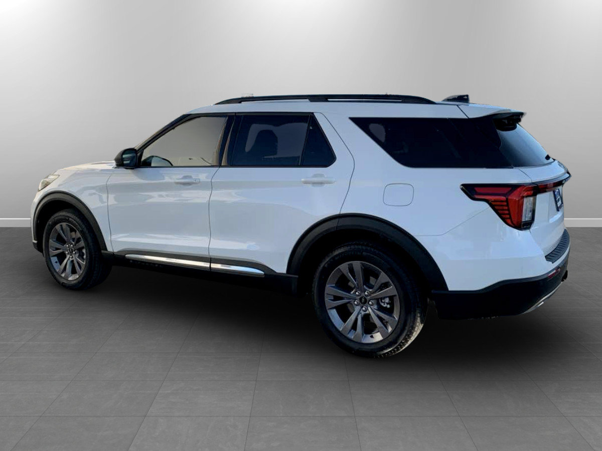 Used 2025 Ford Explorer Active w/ Active Comfort Package AWD/4WD image 5