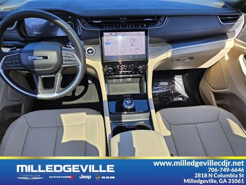 New 2025 Jeep Grand Cherokee Limited w/ Luxury Tech Group II image 10