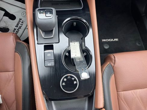 Used 2025 Nissan Rogue Platinum w/ Platinum Premium Package AWD/4WD image 18
