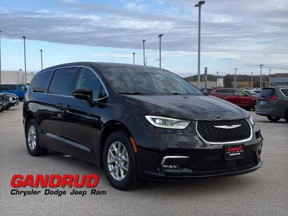 Used 2024 Chrysler Pacifica Touring-L