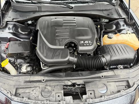 Used 2017 Chrysler 300 Limited w/ Value Package RWD image 10