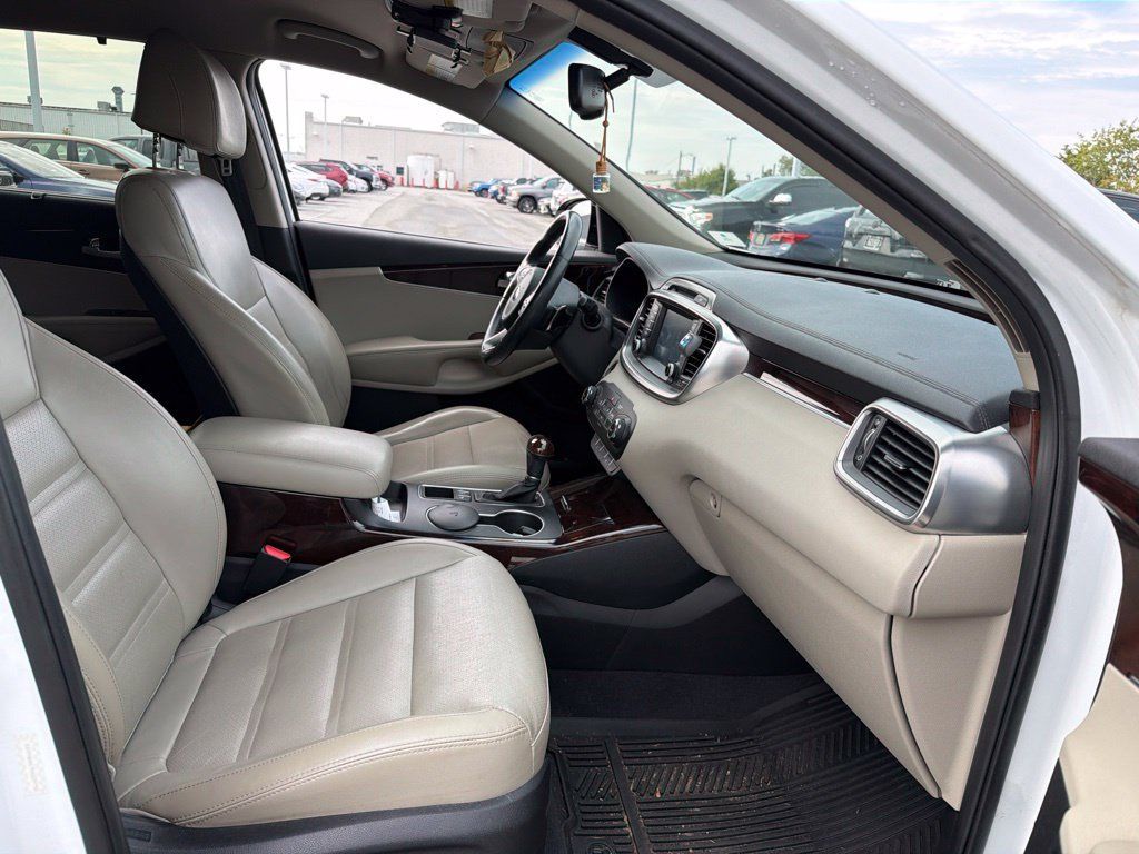 Used 2017 Kia Sorento EX AWD/4WD image 10
