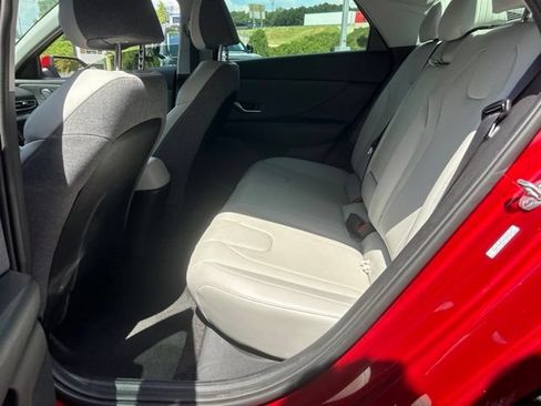 Used 2023 Hyundai Elantra Limited FWD image 8