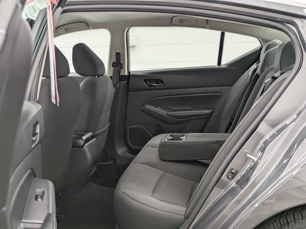 Used 2025 Nissan Altima 2.5 SV FWD image 13