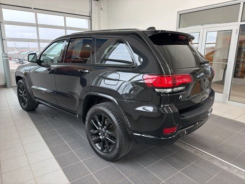 Used 2020 Jeep Grand Cherokee Altitude image 3