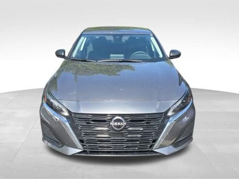 Used 2025 Nissan Altima 2.5 SV FWD image 7