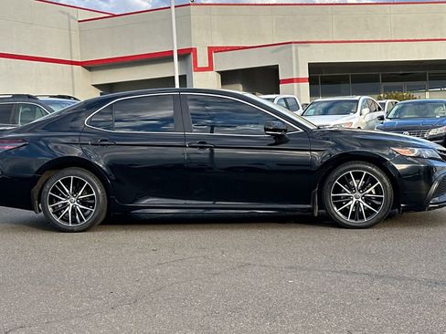 Used 2022 Toyota Camry SE image 6