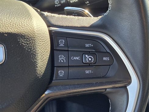 Used 2022 Jeep Grand Cherokee Altitude image 21