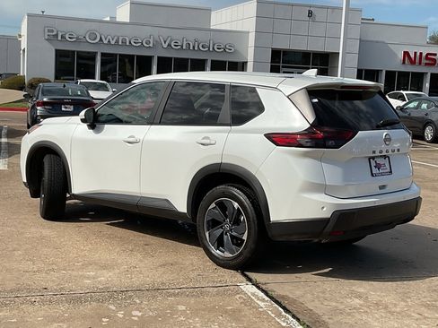 Used 2025 Nissan Rogue SV image 7