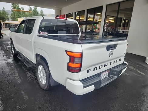 Used 2024 Nissan Frontier SV w/ SV Convenience Package image 3