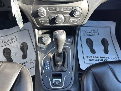 Used 2022 Jeep Cherokee Latitude w/ Trailer Tow Group image 17