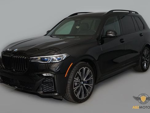 Used 2021 BMW X7 M50i image 3