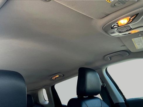 Used 2022 Jeep Compass Latitude image 27