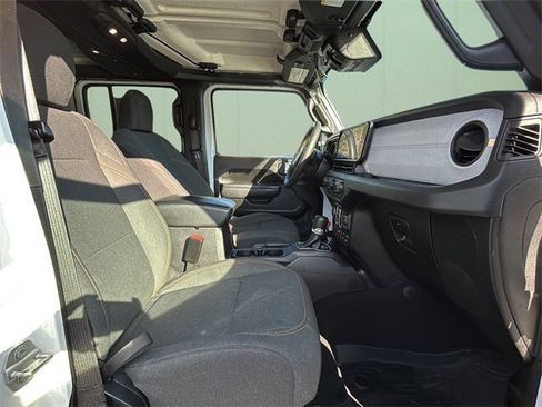 Certified 2024 Jeep Gladiator Sport image 39