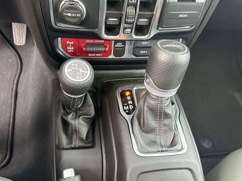 Used 2024 Jeep Gladiator Mojave w/ Technology Group image 11