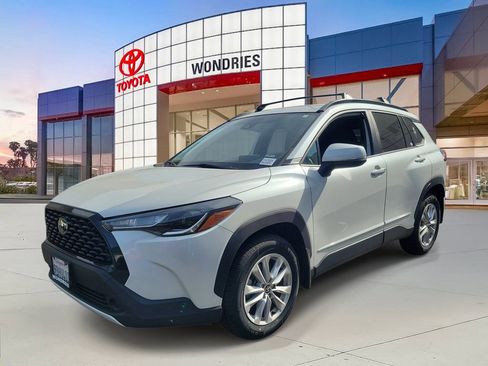 Used 2022 Toyota Corolla Cross LE w/ Black Badges Package (TMS) FWD image 2