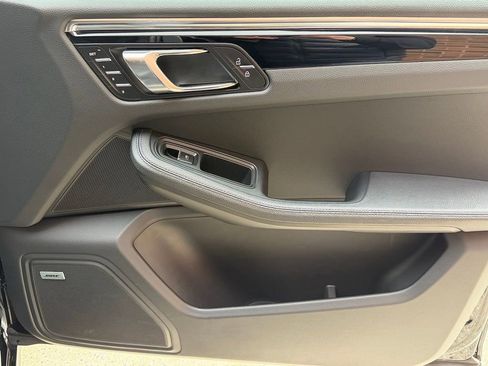 Certified 2025 Porsche Macan image 20