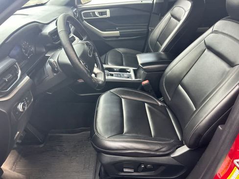 Certified 2022 Ford Explorer XLT w/ Equipment Group 202A image 8