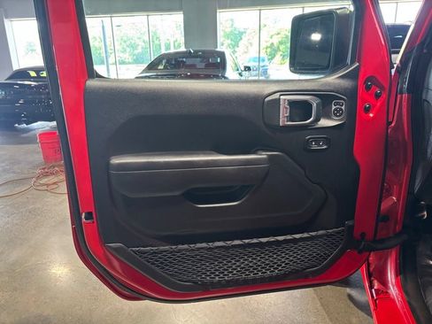 Used 2024 Jeep Wrangler Unlimited w/ Convenience Group AWD/4WD image 9