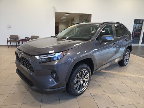 Used 2022 Toyota RAV4 XLE Premium image 3