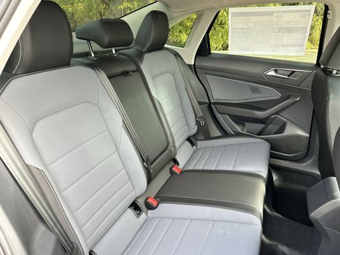 Used 2026 Volkswagen Jetta SE FWD image 16
