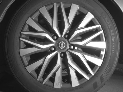 Used 2025 Nissan Altima 2.5 SV FWD image 17
