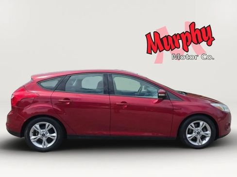 Used 2014 Ford Focus SE w/ SE Winter Package FWD image 9
