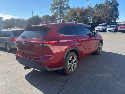 Used 2022 Toyota Highlander XLE image 7